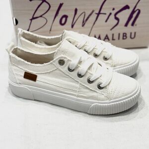 Blowfish ZS-0930 / Clay Womens Sneakers Color White Smoked Canvas Size 7.5 Only